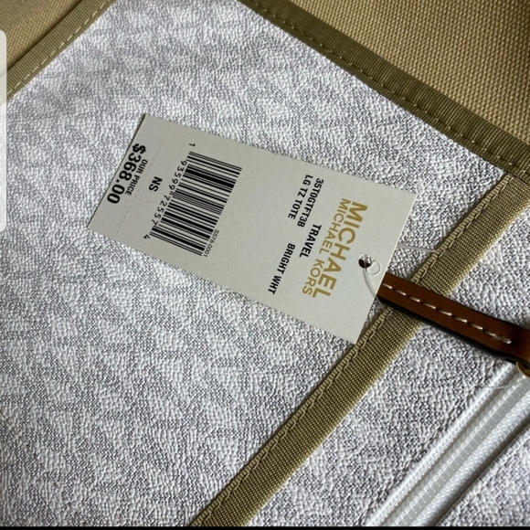 Sale!!🔥😍🥰Michael Kors LARGE LOGO PRINT TOTE - Picture 7 of 8